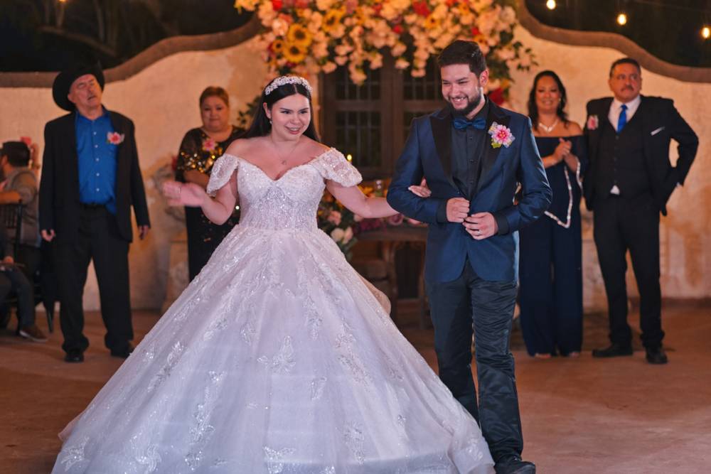 ALEX & ANNITA FLORES