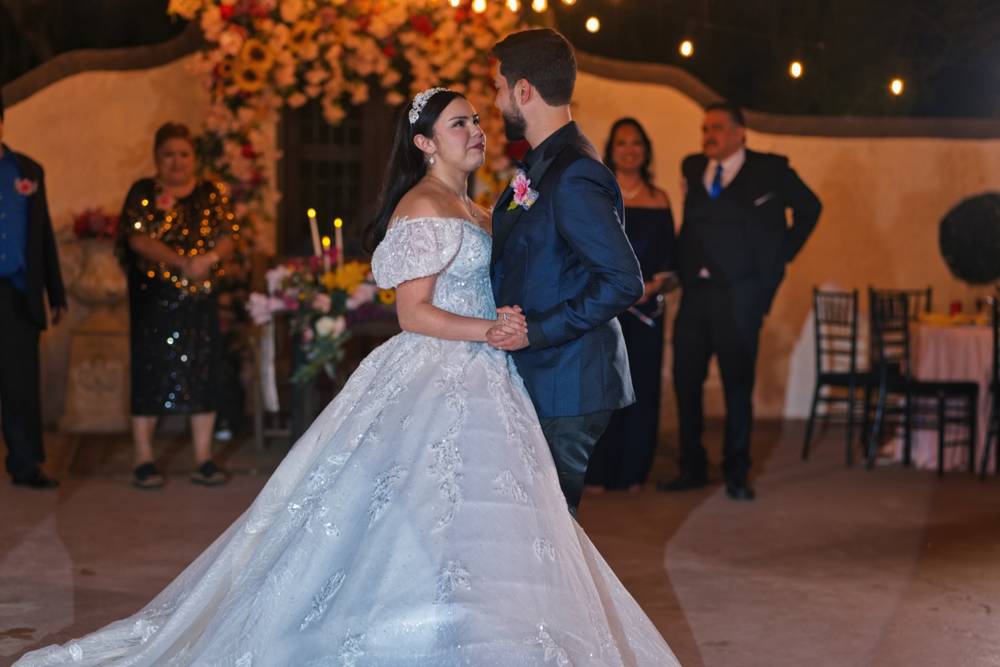 ALEX & ANNITA FLORES